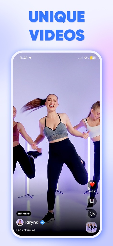 Dancebit: Home Dance Workouts - La aplicación presenta videos de baile atractivos y dinámicos, con instructoras que transmiten energía y felicidad, como se muestra en la captura de varias mujeres bailando en un entorno moderno y bien iluminado.