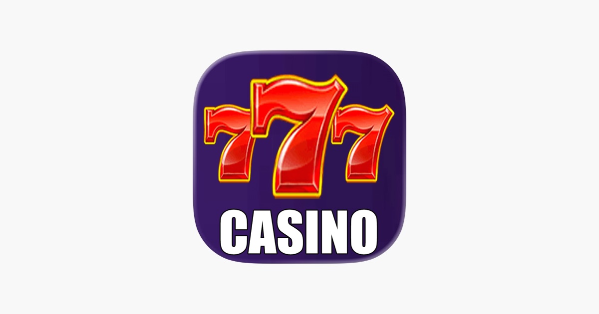 Vista de la interfaz de la aplicación móvil 777 Casino mostrando tragamonedas y menú de navegación.