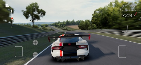 Apex Racing - Os jogadores experimentam a emoção da alta velocidade em pistas realistas, com o velocímetro digital mostrando a marca de 224 km/h.