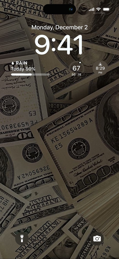 Cool Aesthetic Wallpapers 4K - La aplicación transforma la pantalla de bloqueo con diseños impactantes, como estos detallados billetes de dólar, ofreciendo una experiencia de personalización financiera.