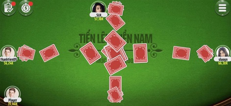 Tiến Lên Miền Nam Offline - Observe the classic green felt table layout with player avatars neatly arranged and a central pile of cards, setting the stage for a game.