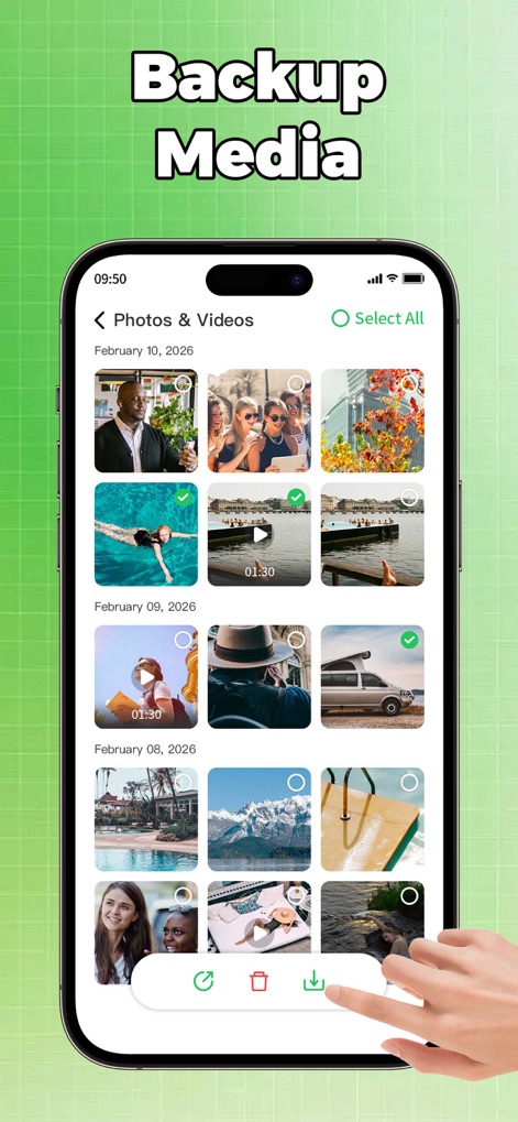 DuoChat：Clone Dual Account App - This view illustrates the app's media management capabilities, organizing photos and videos by date and offering intuitive options for selection and downloading.