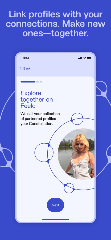 Feeld: Dating for the Curious - La aplicación introduce la función de "Constelación" para vincular perfiles asociados, mostrando un gráfico de red y la foto de una usuaria, lo que permite a las parejas explorar y hacer nuevas conexiones en conjunto.