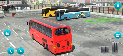 World Tour Bus Simulator 2024 - 広々としたバスターミナルには、鮮やかな複数色のバスが配置されており、ユーザーは多様な車両デザインと車両選択の幅広さを楽しめます。