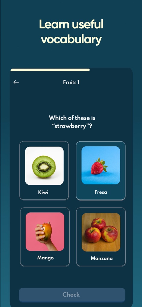 Jumpspeak | Language Learning - 이 앱은 '딸기'가 어떤 것인지 묻는 질문과 함께 그림과 텍스트 라벨(키위, 프레사, 망고, 만사나)을 통해 사용자가 시각적으로 어휘를 학습할 수 있도록 합니다.