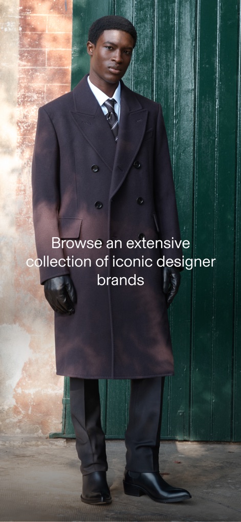 CETTIRE - La imagen presenta una elegante propuesta de moda masculina con un modelo que luce un sofisticado abrigo largo y guantes de cuero, transmitiendo la amplitud de marcas de diseñador disponibles.