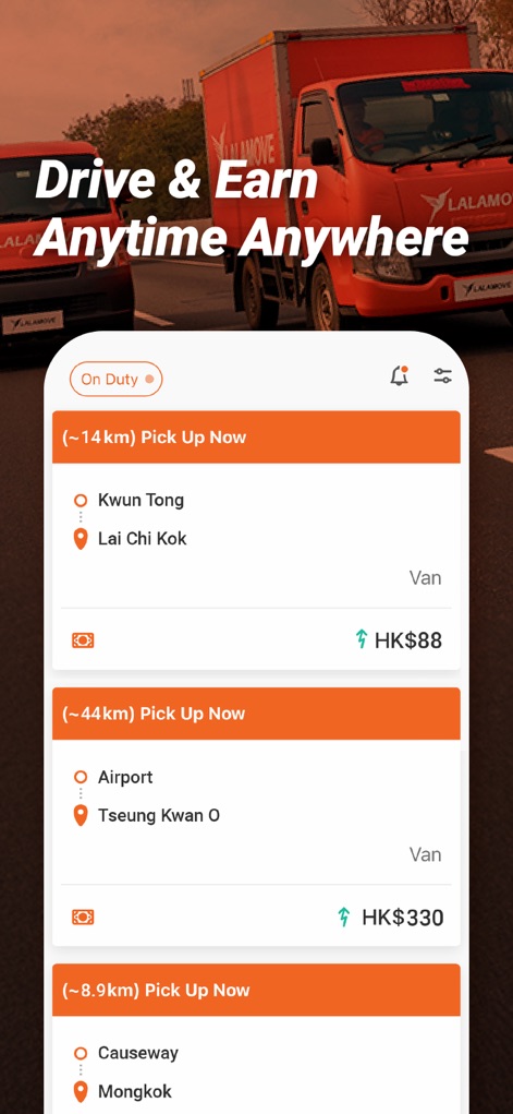 Lalamove Driver - Drive & Earn - La aplicación presenta la interfaz 'On Duty', permitiendo a los usuarios ver y aceptar pedidos de recogida con detalles de ubicación como 'Kwun Tong' y 'Lai Chi Kok', mostrando tarifas competitivas. Los conductores pueden visualizar la distancia y la remuneración de cada tarea.
