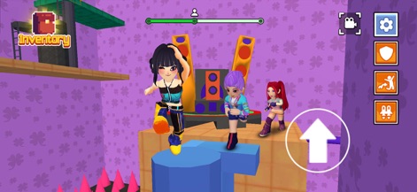 Prison Survival: Police Escape - 複数のキャラクターが立体的な足場を巧みに移動し、パルクールアクションがゲームの重要な要素であることを示しています。
