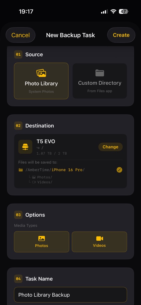 AmberTime - Offline Backup - Esta pantalla permite a los usuarios personalizar su respaldo, seleccionando la fuente de datos entre la Fototeca o directorios personalizados, y especificando la unidad de destino "T5 EVO" junto con la ruta para guardar los archivos.
