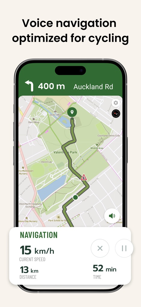 Cyclers: Bike Route Planner - La aplicación ofrece navegación por voz optimizada para ciclistas, con indicaciones de giro claras y un panel de navegación detallado que muestra la velocidad y la distancia.