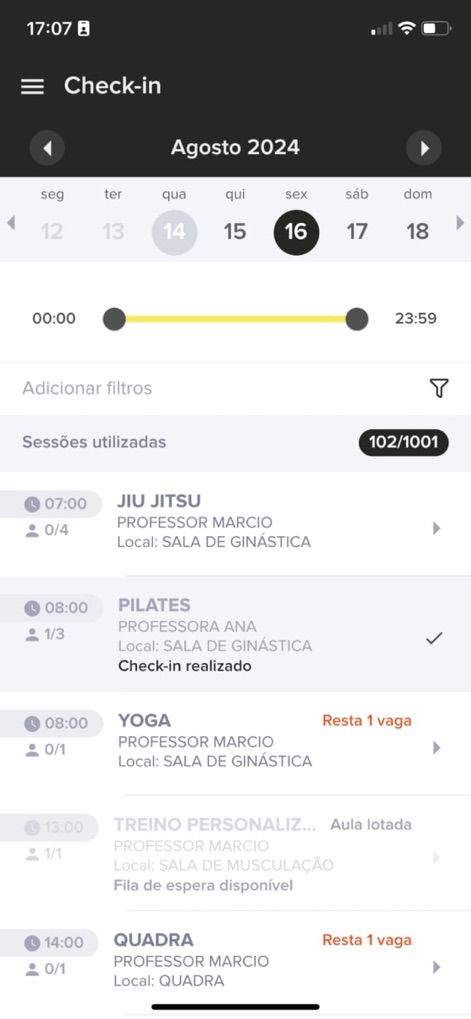 Tecnofit - 사용자는 달력 인터페이스를 통해 월별 수업 일정을 쉽게 확인하고, 남은 자리 현황과 체크인 여부를 직관적으로 파악할 수 있습니다.