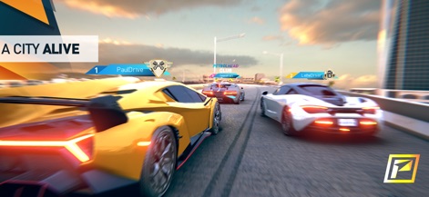 PetrolHead : Street Racing - 躍動感あふれる都市の景観を背景に、流線型のスポーツカーがハイスピードでレースを展開しています。高層ビル群と、路面の反射がリアルな臨場感を演出しています。