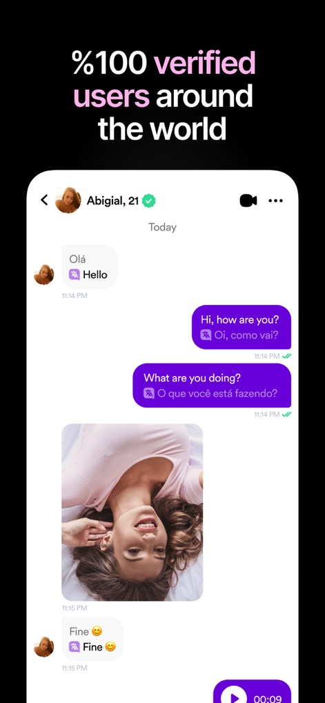 MatchPub: Live 1:1 Video Chat - Si osserva una chat testuale con traduzione in tempo reale ('Olá -> Hello'), garantendo comunicazioni fluide, affiancata da un profilo verificato, come 'Abigial, 21', per un'esperienza sicura.