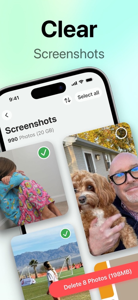 SwipeClean: Storage Cleanup - スクリーンショットのような特定のカテゴリの写真を効率的に管理・削除します。この画面では、「Screenshots」カテゴリのフィルタリング機能と、「Delete X Photos」ボタンによる複数の写真の一括削除オプションが確認できます。