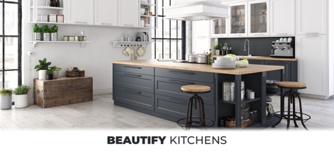 My Home Makeover: Dream Design - Esta herramienta permite embellecer espacios clave, presentando una cocina moderna con una isla central oscura y amplias ventanas industriales que aportan luz.