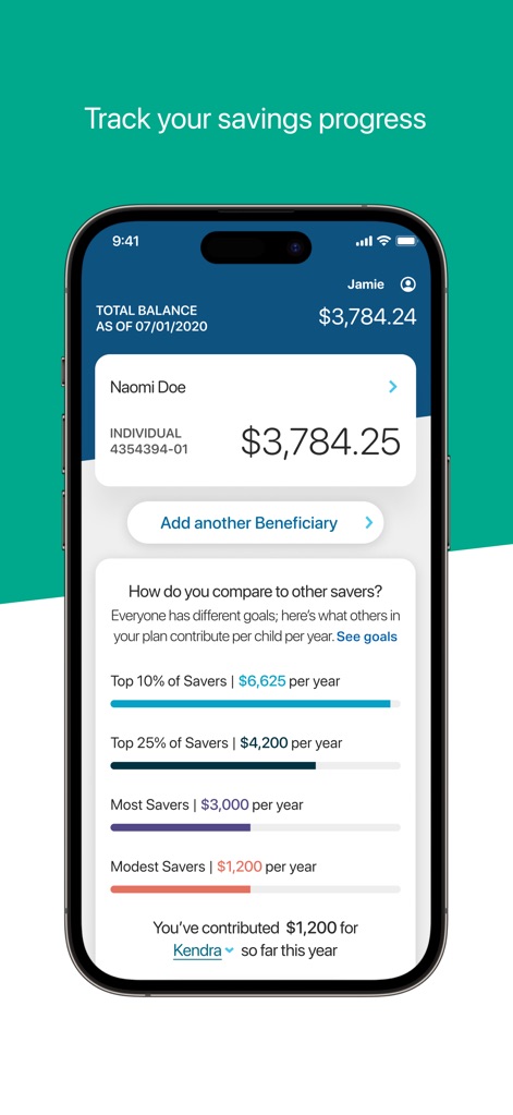 READYSAVE 529 - Los usuarios pueden monitorizar el progreso de sus ahorros, observando el "TOTAL BALANCE" de su cuenta y comparando sus contribuciones con otros ahorradores a través de gráficos de percentiles.