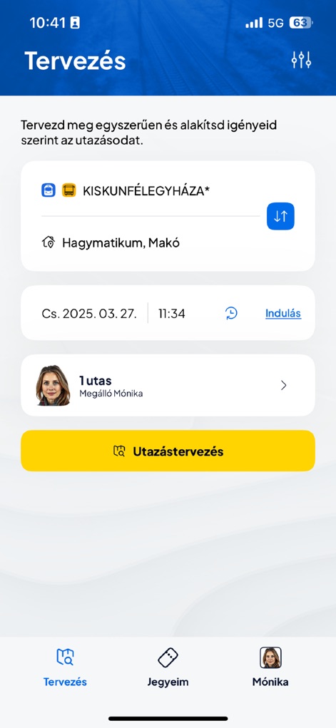 MÁVPlusz - This screen enables precise trip customization, displaying selected origin and destination fields, and allowing users to manage passenger details like '1 utas' (1 passenger).