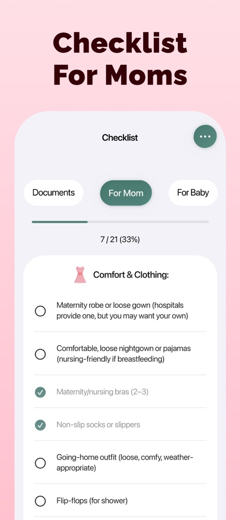 Contraction Timer ＆ Tracker - La aplicación proporciona una útil 'Checklist For Moms' con elementos organizados en categorías accesibles por pestañas como 'For Mom' y 'For Baby', facilitando la preparación detallada para el parto.