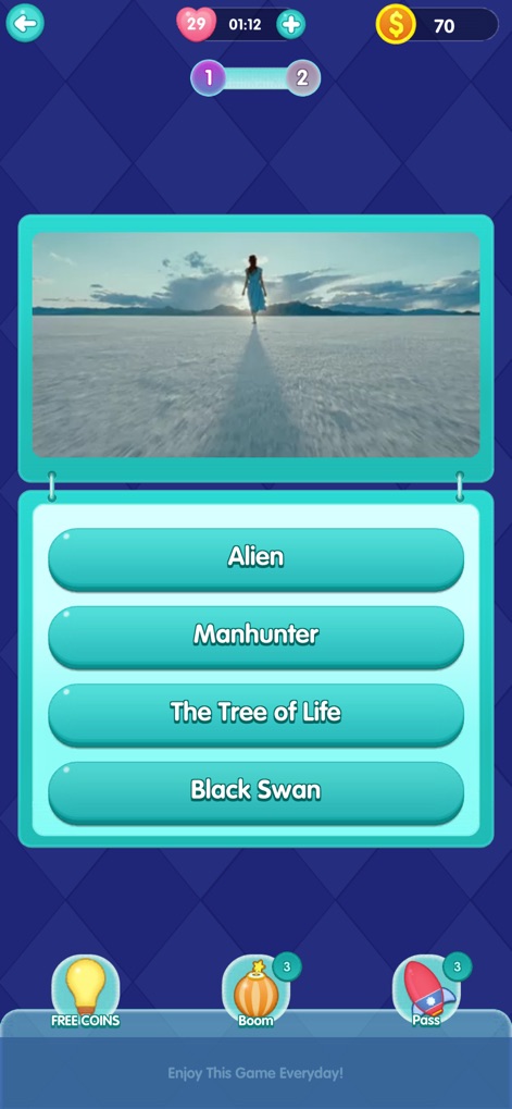 QuizTime - Trivia - 印象的な映画のシーン画像（塩湖を歩く人物）が提示され、ユーザーは提示された映画タイトル（4つの選択肢）の中から正しい作品を特定することで、映画の知識を試すことができます。