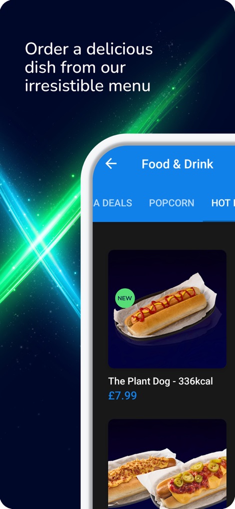 ODEON - La herramienta facilita la pre-orden de alimentos, mostrando opciones como 'The Plant Dog' con su respectiva información calórica, y organizando el menú mediante pestañas claras para 'DEALS' y 'POPCORN' que guían al usuario.