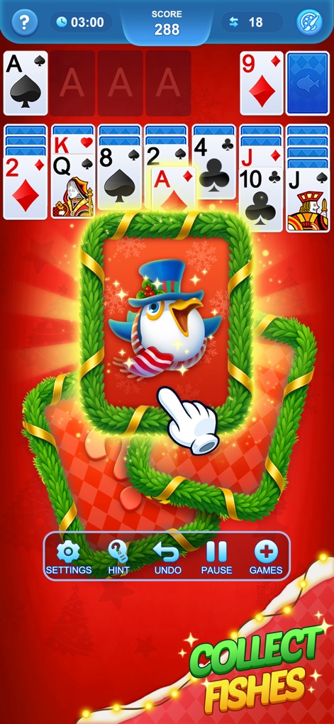 Solitaire 3D Fish - Gli utenti possono scoprire e collezionare pesci unici, come il simpatico pesce-pinguino mostrato su una carta, il tutto immersi in un'ambientazione festiva adornata da ghirlande natalizie.