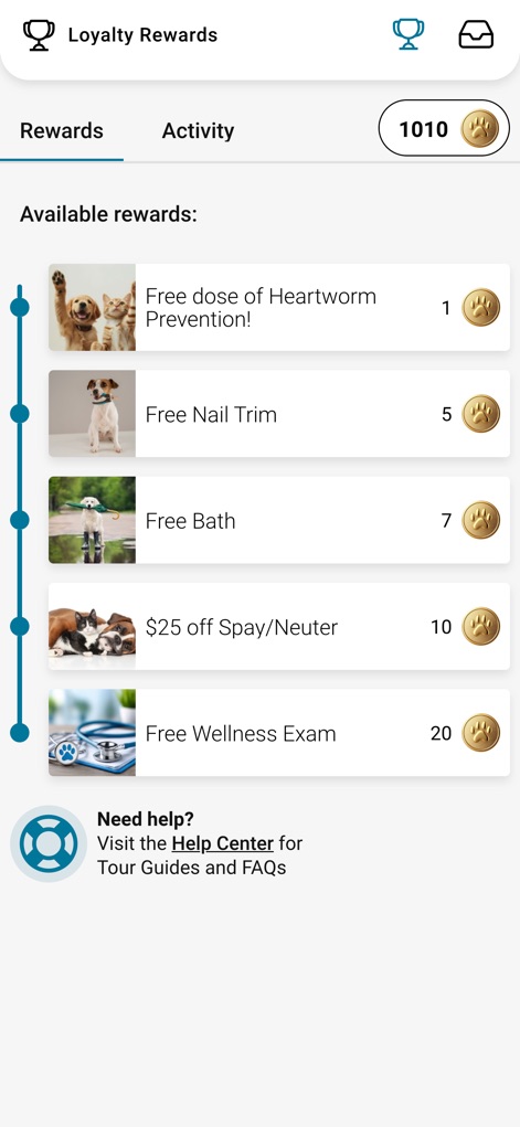PetPage - 이 앱은 사용자가 누적된 포인트로 다양한 보상을 교환할 수 있는 충성도 프로그램을 제공합니다. 심장사상충 예방 무료 접종과 무료 목욕 등 매력적인 보상 목록이 표시됩니다.