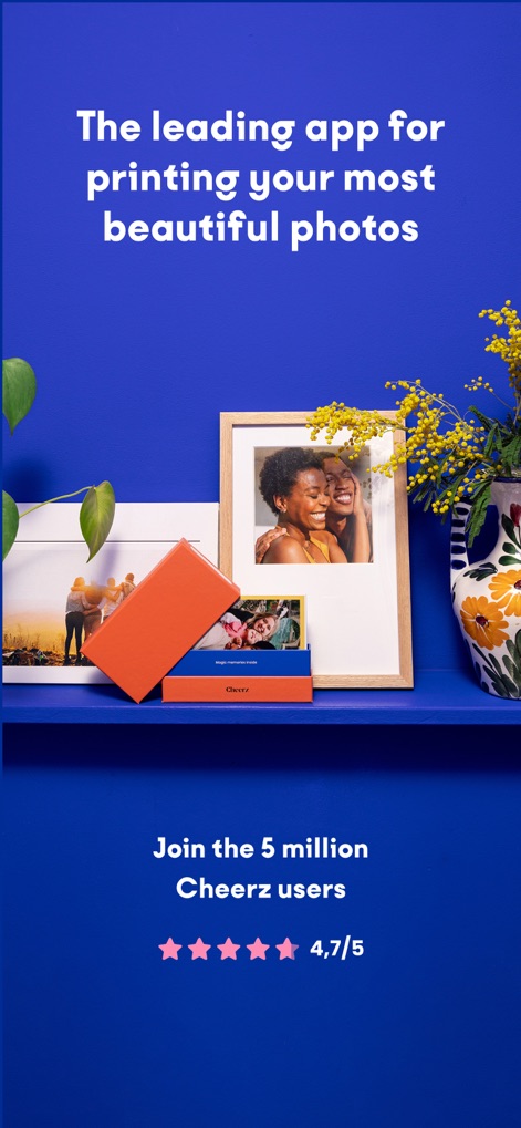CHEERZ - Photo Printing - La imagen final muestra los productos físicos terminados, como un cuadro enmarcado y una caja de fotos, resaltando la alta satisfacción de los usuarios evidenciada por la calificación de 4.7/5 estrellas.
