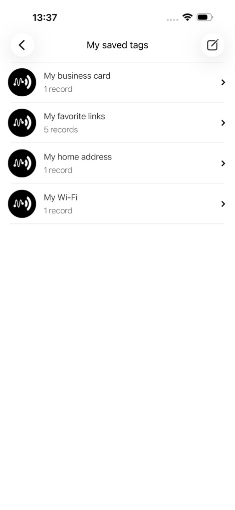 NFC Tools - Los usuarios pueden acceder a una lista de sus tags configurados previamente, como 'My business card' y 'My Wi-Fi', permitiendo una reutilización eficiente y una gestión centralizada.