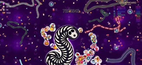 Worm.io - Snake & Worm IO Game - Marvel at the impressive scale achievable, as worms grow to immense sizes by consuming a delightful array of festive-themed items scattered across the dynamic battlefield.
