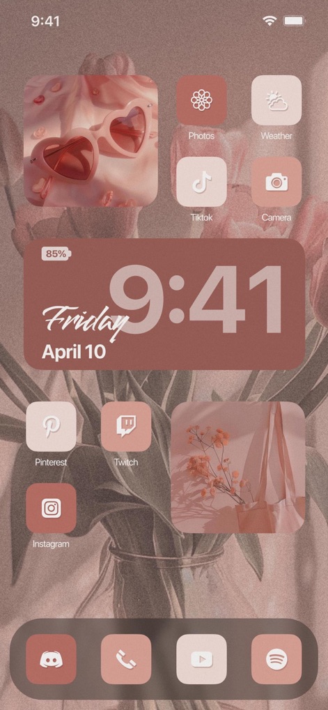 Aesthetic: App icons & Widgets - This app allows users to express their individuality through earthy-toned app icons and a prominent digital clock widget displaying time and battery.
