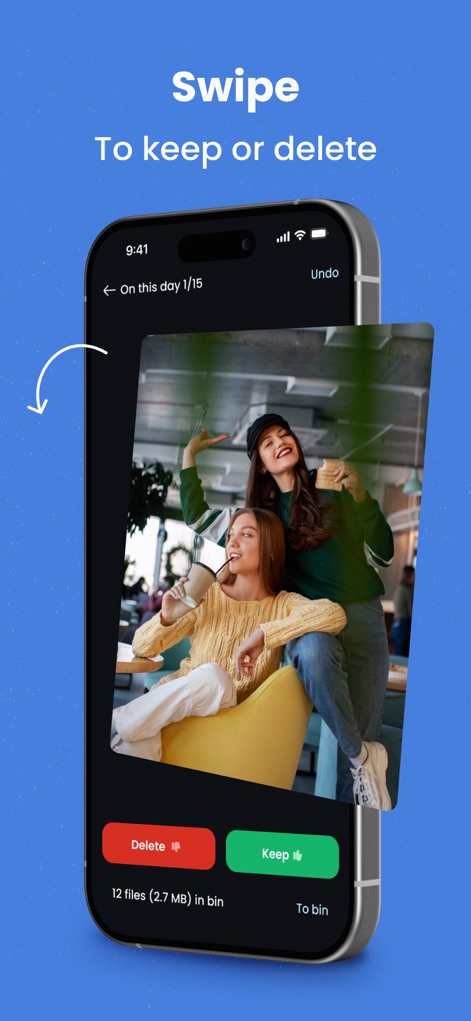 Free Up Storage - Cleanup Guru - Esta pantalla presenta una interfaz de deslizamiento intuitiva para decidir si "Eliminar" o "Mantener" las imágenes, lo que agiliza el proceso de organización.