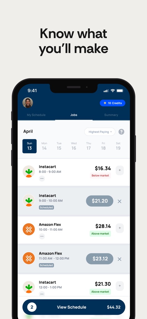 Solo: Your Gig Business App - Esta herramienta permite a los usuarios planificar su día con predicciones de ganancias, mostrando horarios como "9:00 - 10:00 AM" con un pago de "$21.20" y marcando si la tarifa está "Above market" o "Below market".