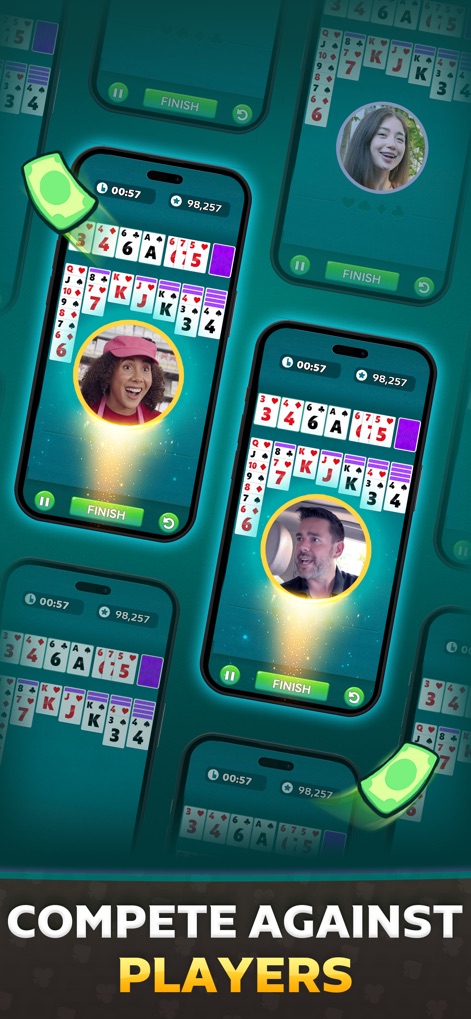 Solitaire Infinite: Win Cash - This view illustrates the competitive multiplayer mode and the real-time score tracking for each player.