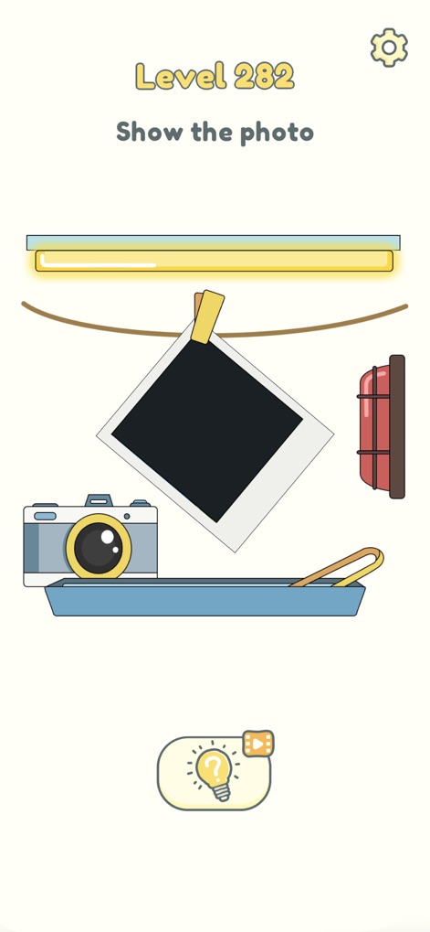 DOP 2: Delete One Part - La aplicación desafía a los usuarios a revelar una foto polaroid colgando de una cuerda, en una escena que también incluye una cámara fotográfica. La clave está en borrar el elemento correcto.