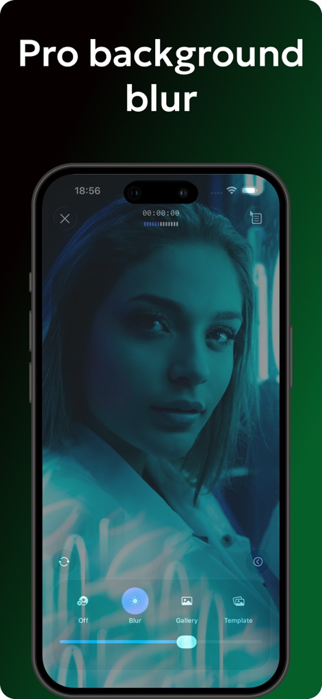 Teleprompter Automatic - Viene mostrato il filtro di sfocatura professionale dello sfondo applicato a un'immagine, con l'opzione "Blur" attiva e un slider per regolare l'intensità.
