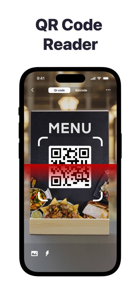 QR Code Reader＋Barcode Scanner - 이 앱은 메뉴판 위의 QR 코드를 즉시 인식하며, 활성화된 빨간색 스캔 라인과 'QR 코드' 탭 선택으로 빠른 작업을 보여줍니다.