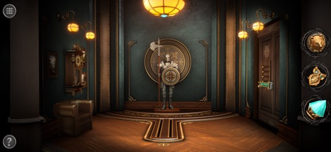 Boxes: Lost Fragments - Uma visão do interior da mansão revela uma estátua de cavaleiro em armadura empunhando um machado, ladeada por padrões de piso intrincados e iluminação ambiente que cria uma atmosfera de mistério.