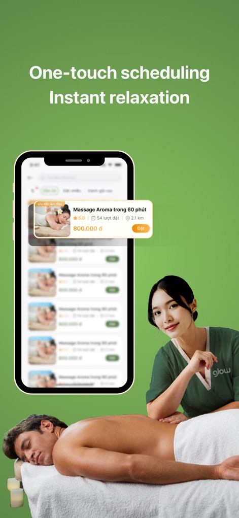 Glow - Massage & Spa 24/7 - Questa schermata evidenzia l'efficienza della prenotazione, mostrando la valutazione del servizio (5.0 stelle) e la distanza dal terapista (2.1 km) per una scelta rapida.