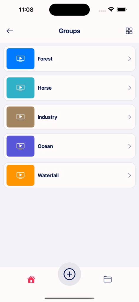 Fuevana IPTV Pro - L'application permet de naviguer dans les collections de contenu via une liste de groupes personnalisables et une interface épurée.