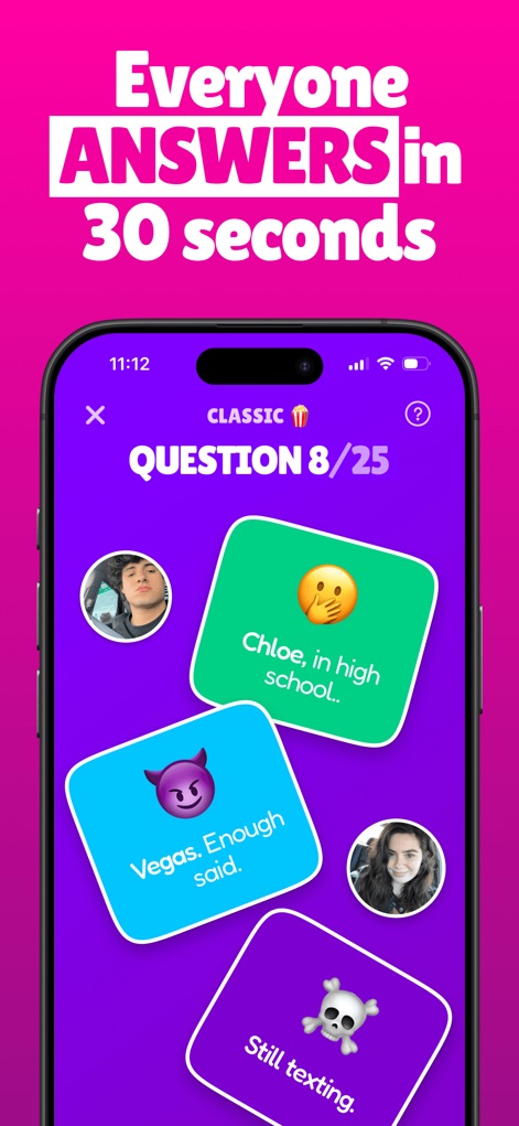 Insight: Party Game - Les utilisateurs soumettent leurs "réponses créatives" en un temps limité de "30 secondes", visibles sous forme de bulles colorées accompagnées d'emojis expressifs.