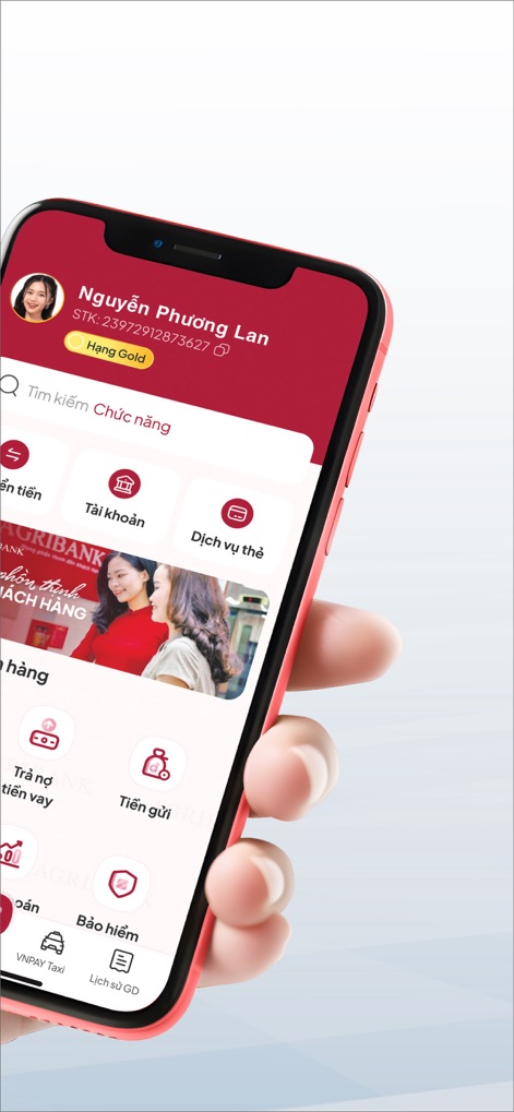 Agribank Plus - A tela principal exibe o perfil do usuário, incluindo o nome 'Nguyễn Phương Lan' e o status 'Hang Gold', juntamente com ícones para 'Chuyển tiền' e 'Dịch vụ thẻ'.