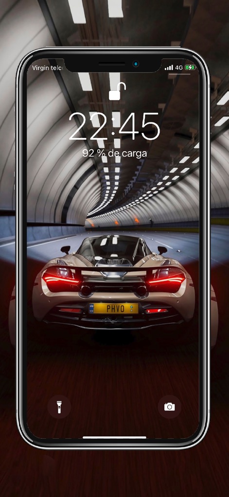 Car HD Wallpapers Collection - L'application transforme votre écran avec la McLaren aux lignes audacieuses, parfaitement intégrée dans le décor d'un tunnel dynamique.