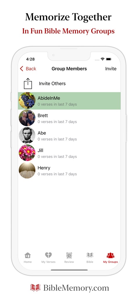 The Bible Memory App - Die App fördert das gemeinsame Lernen durch die Darstellung der Gruppenmitglieder mit Profilbildern und die einfache "Invite Others"-Funktion, um Freunde oder Familie einzuladen.