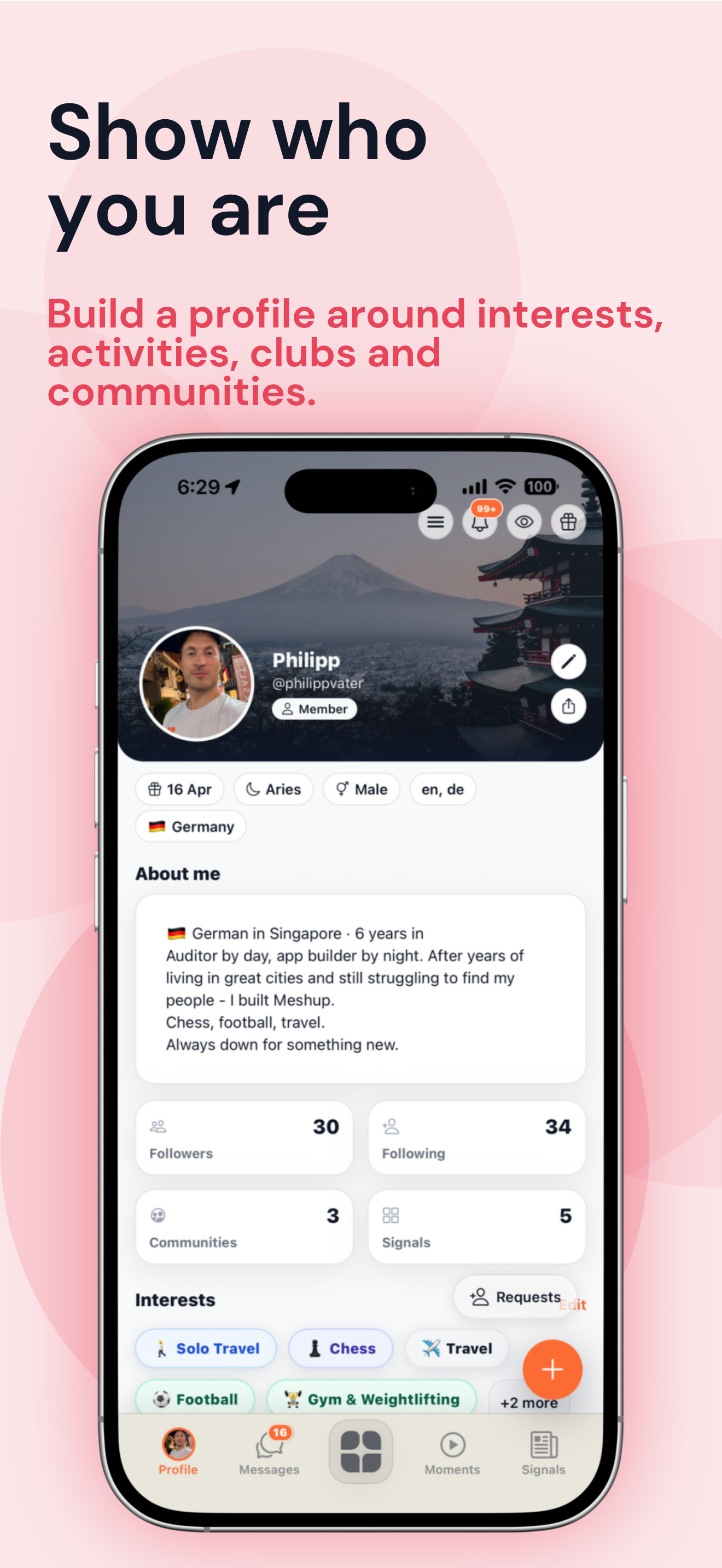 Meshup: Make Moments