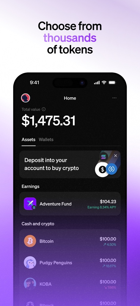 MoonPay: Buy Crypto - Los usuarios acceden a una vasta selección de tokens, incluyendo 'Bitcoin' y 'Pudgy Penguins', con una clara indicación del 'Adventure Fund' ofreciendo 8.34% APY.