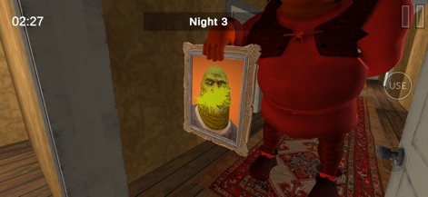 Five Nights At Shrek Hotel - Grek's Hotelでの恐怖の「Night 3」を示唆しており、巨大なShrek風のキャラクターが、緑色の液体で汚された不気味な肖像画をユーザーに向けて掲げる不穏な瞬間を捉えています。