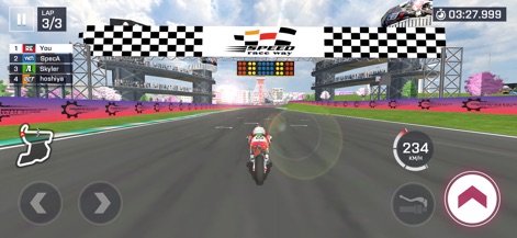 Moto Rider, Bike Racing Games - La euforia de cruzar la línea de meta se muestra con la bandera a cuadros y el marcador de tiempo final que resalta el rendimiento del piloto.