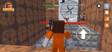 Prison Survival: Police Escape - 「NUGGET」や「HOMIE」といった他の複数のキャラクターと協力または競争しながら、天井のファンがあるエリアを進んでいきます。