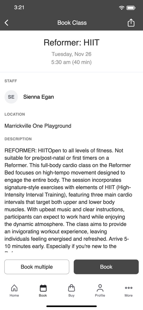 One Playground Australia - Questa schermata fornisce informazioni dettagliate su una classe specifica, come il 'Reformer: HIIT' del 26 novembre, permettendo agli utenti di leggere la descrizione completa del corso e visualizzare l'istruttore designato, 'Sienna Egan'.