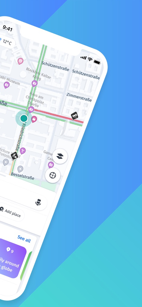 HERE WeGo Maps & Navigation - Die App zeigt eine detaillierte Kartenansicht mit genauen Straßen- und Gebäudeinformationen und bietet intuitive Steuerelemente, wie die Sprachsuche für eine freihändige Bedienung und Optionen zur Anpassung der Kartenansicht.